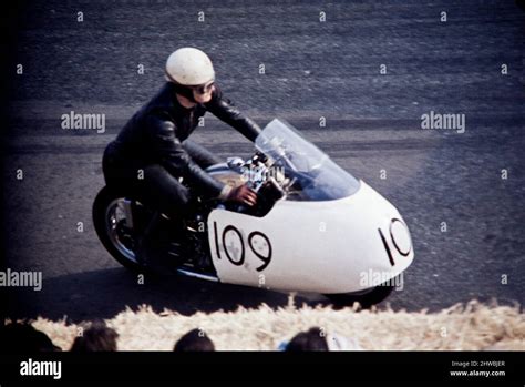 The small size allows a torquey BMW R60/2 to pull it smartly with the solo final drive ratio. . Sidecar racing 1960s